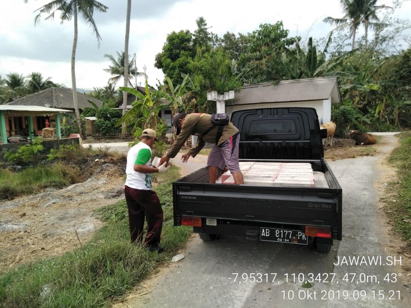 PEMASANGAN "PATOK" SEBAGAI BAGIAN INVENTARISASI TANAH KAS DESA 